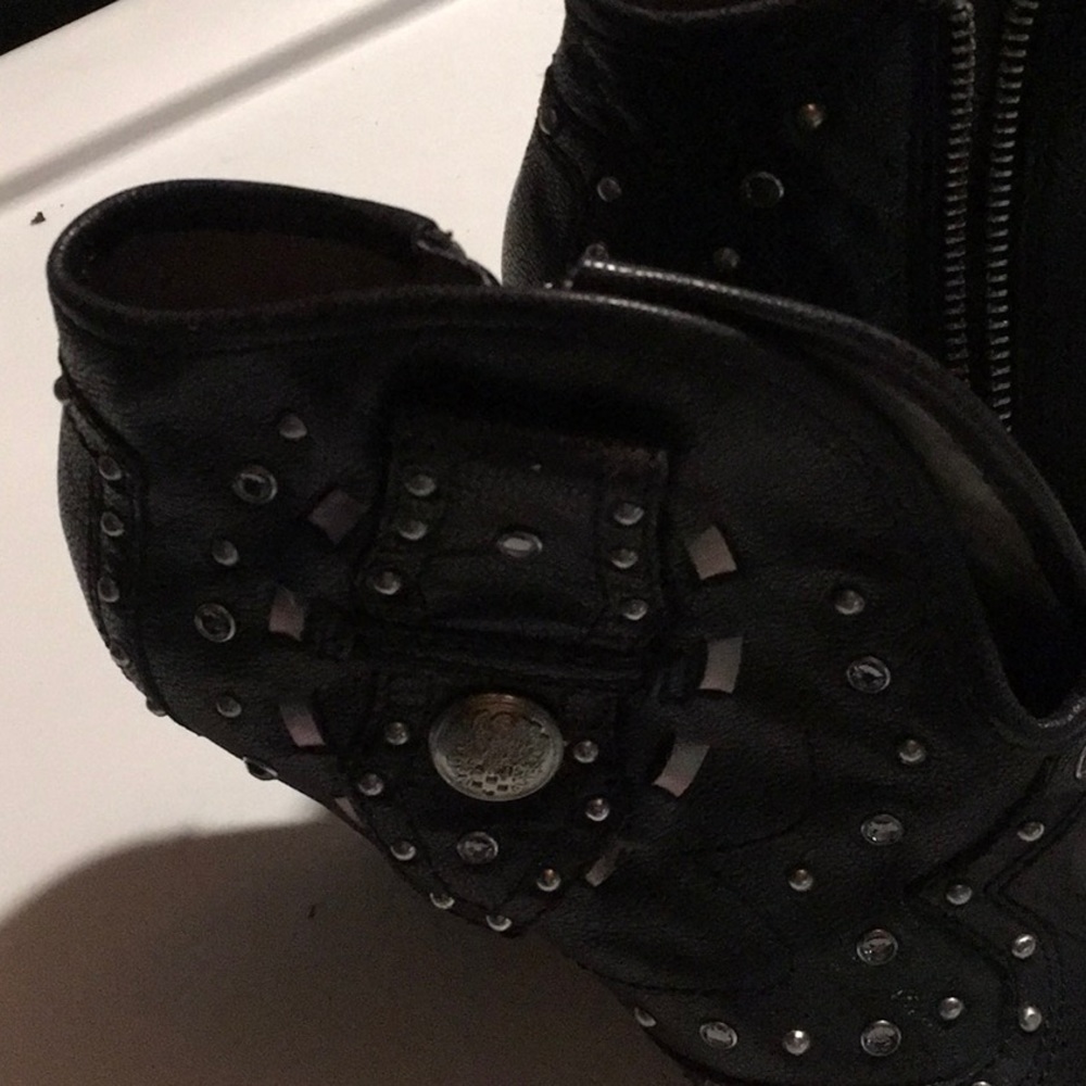 Boots - Picture 2 of 4